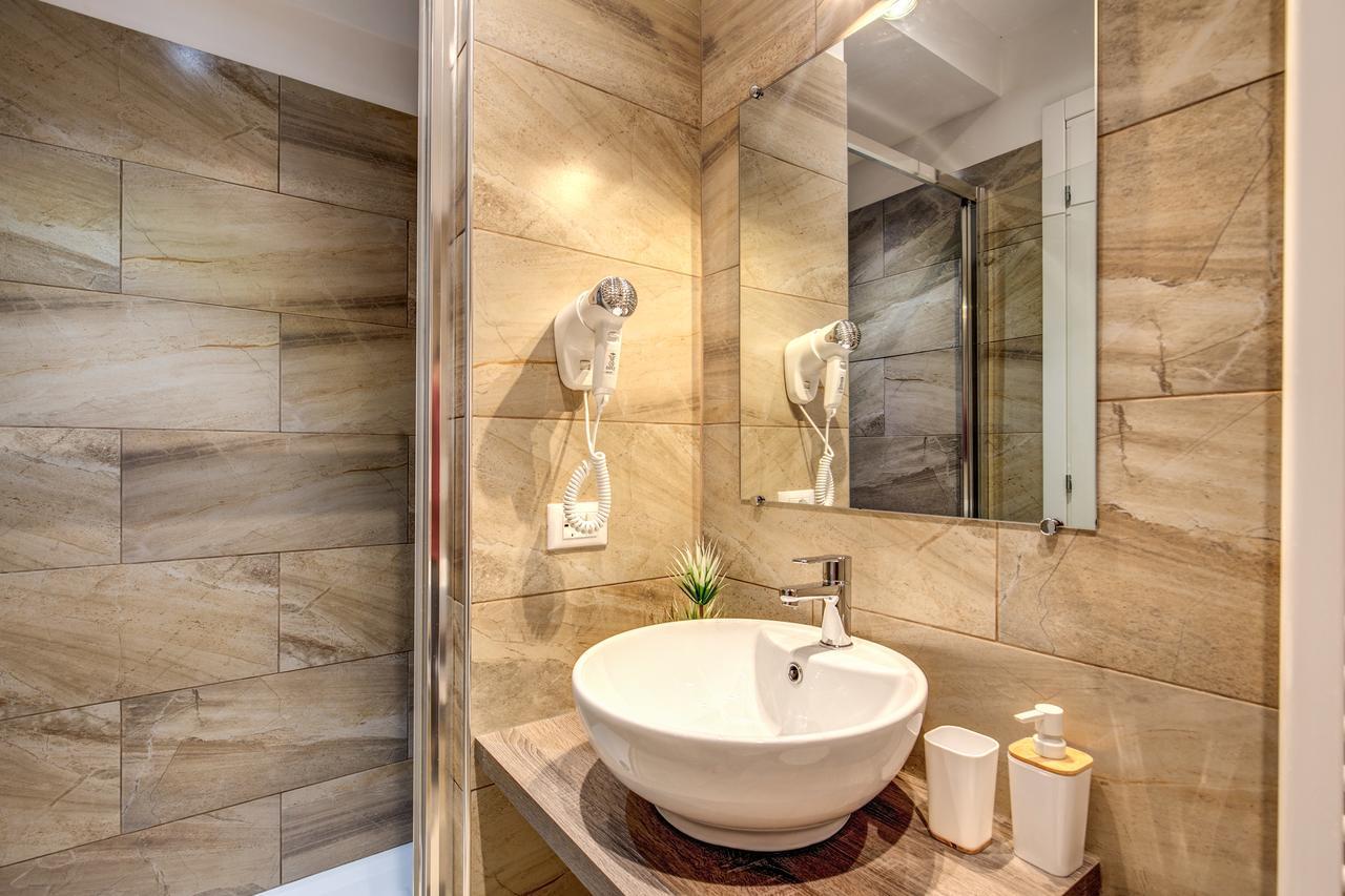 Chester Suites Rome Bagian luar foto